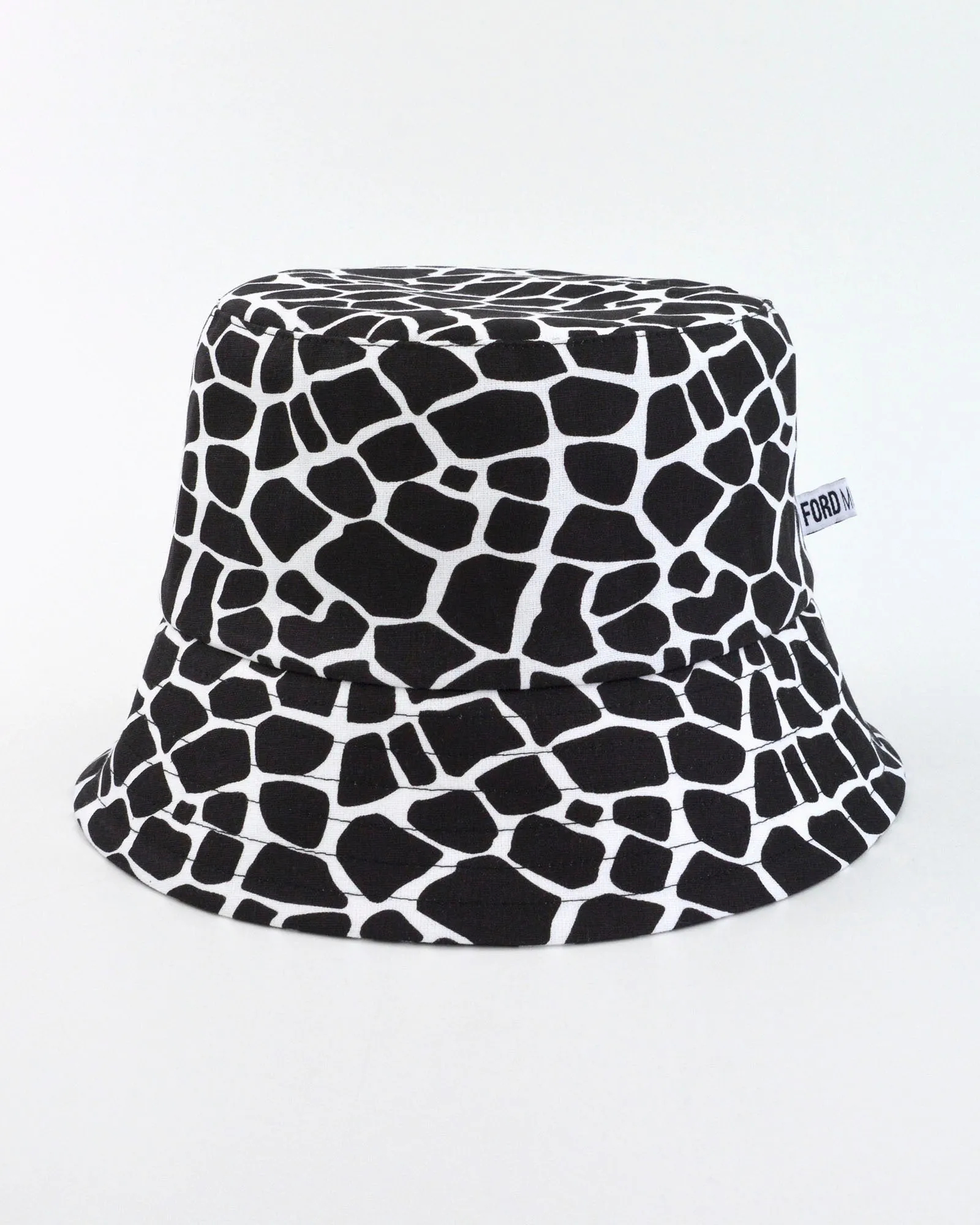 BILLY Unisex Bucket Hat (giraffe)