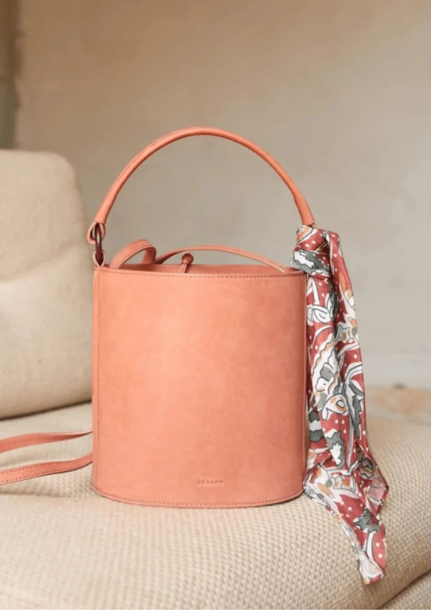 BLUSH BUCKET BAG