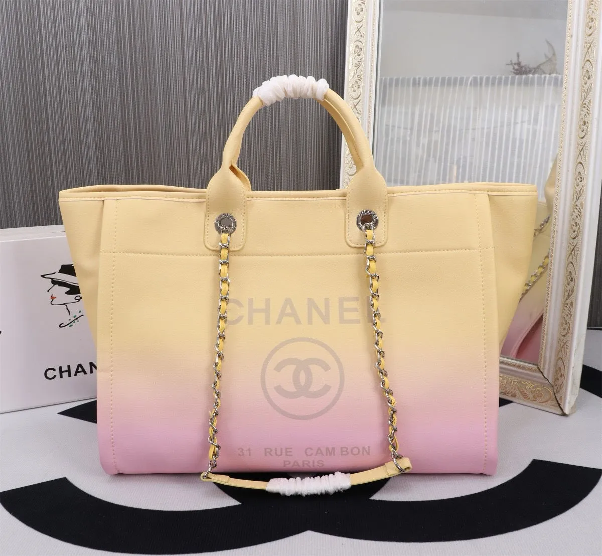 CC919 Shopping Bag / 10.1 × 16 × 6.6 in