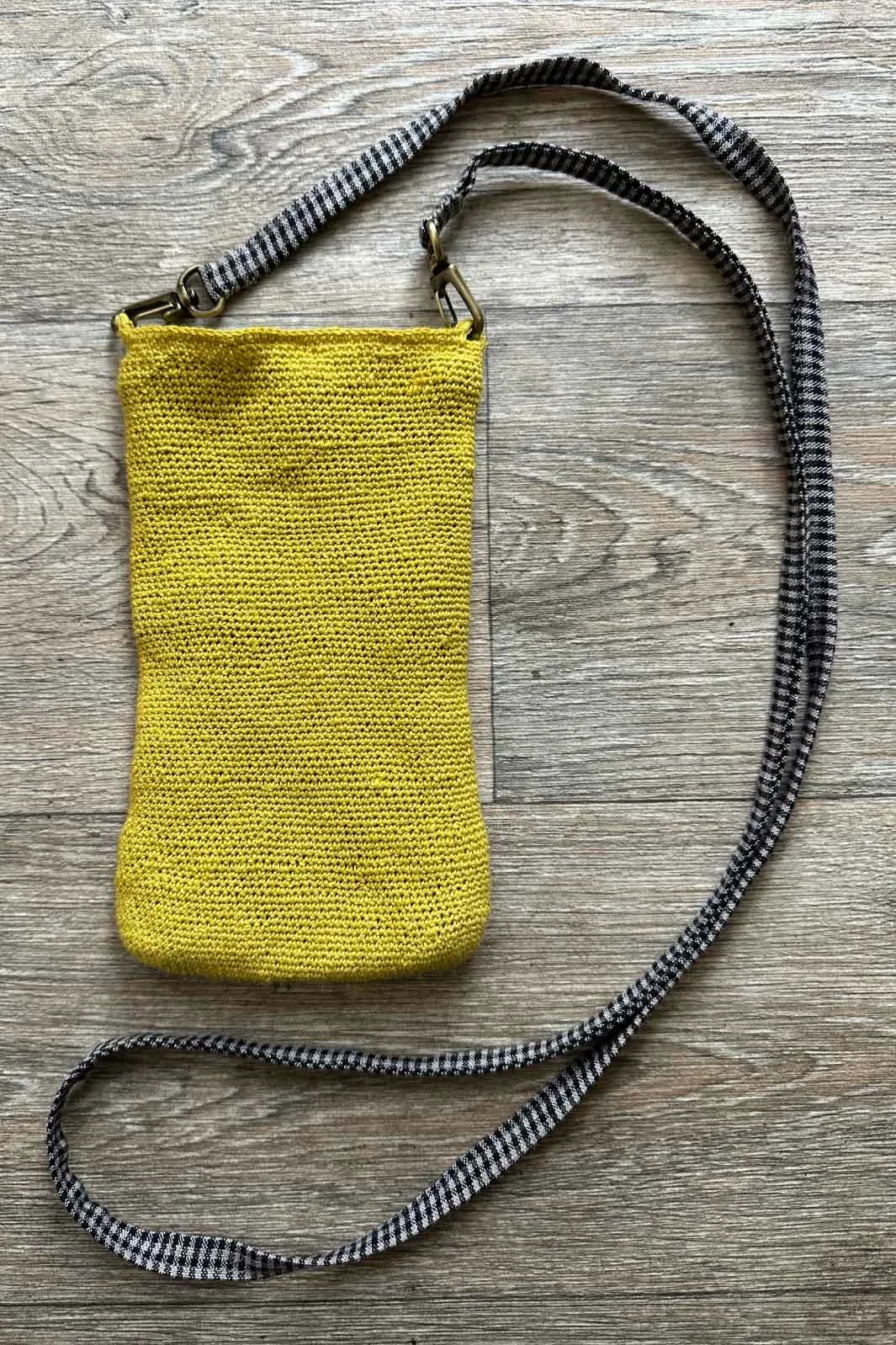 Kit: Crochet Linen Phone Pouch